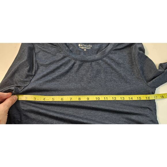 Athleta navy rounded hem revive performance top with thumb holes EUC running XS - Picture 7 of 8